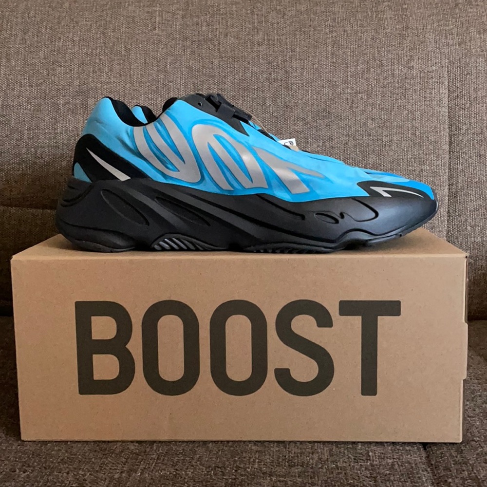 Adidas Yeezy 700 MMVN